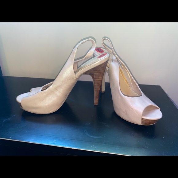 Heels - Picture 4 of 4